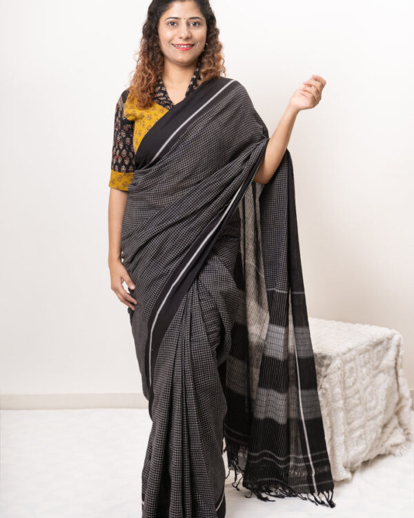 patteda anchu saree wear by a women