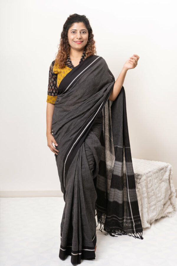 patteda anchu saree wear by a women