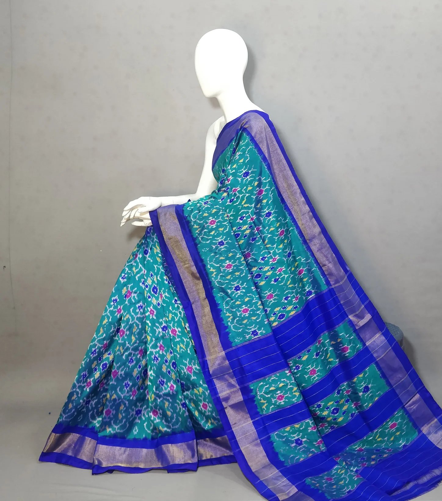 2025/08/1000380910.jpg Pochampally Ikat Handloom Silk Saree- 6.2 Meters with Blouse - Image 1