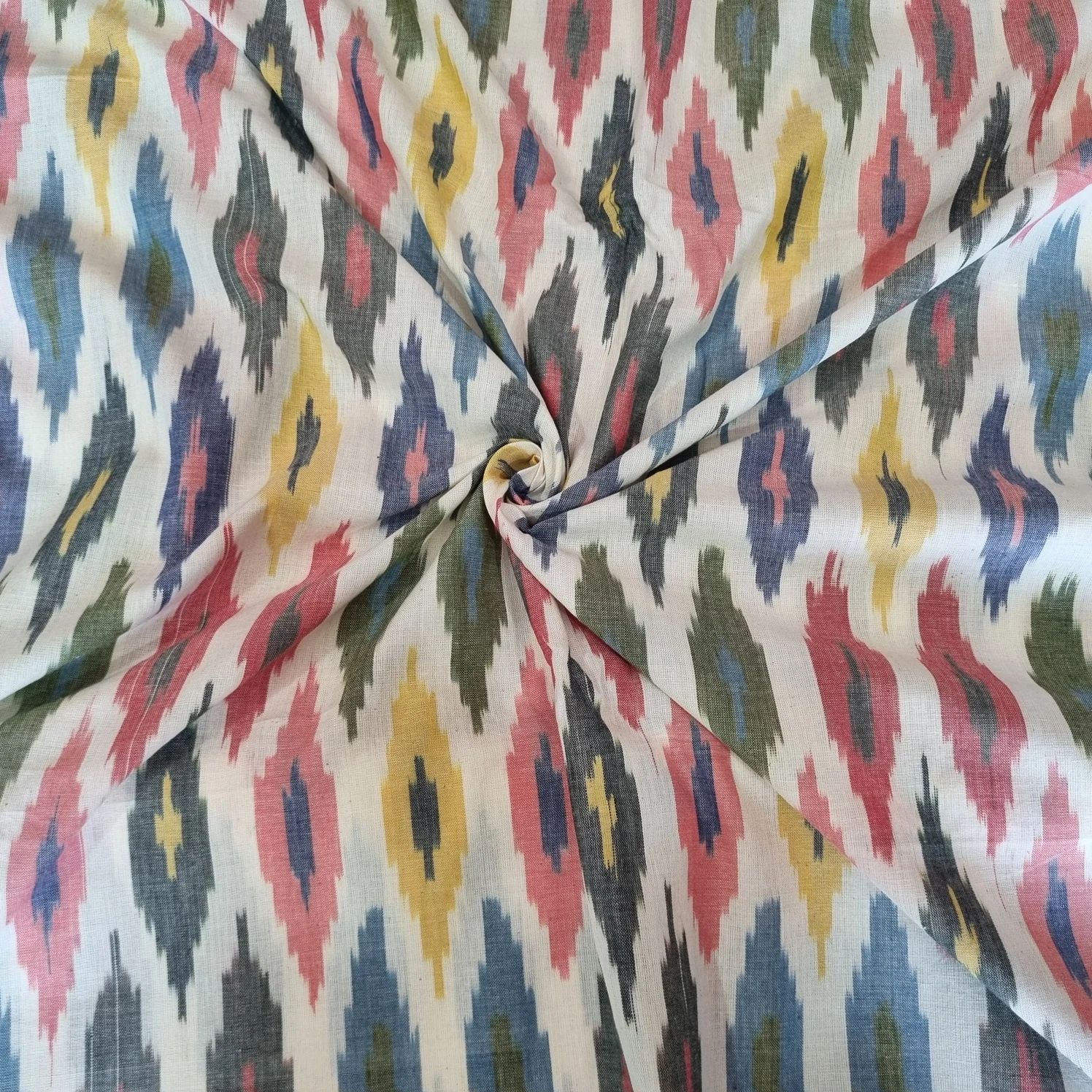 wp-17745418010493232596538808731650.webp 2/60 IKAT HANDLOOM COTTON FABRIC 45 INCH WIDTH - Image 1