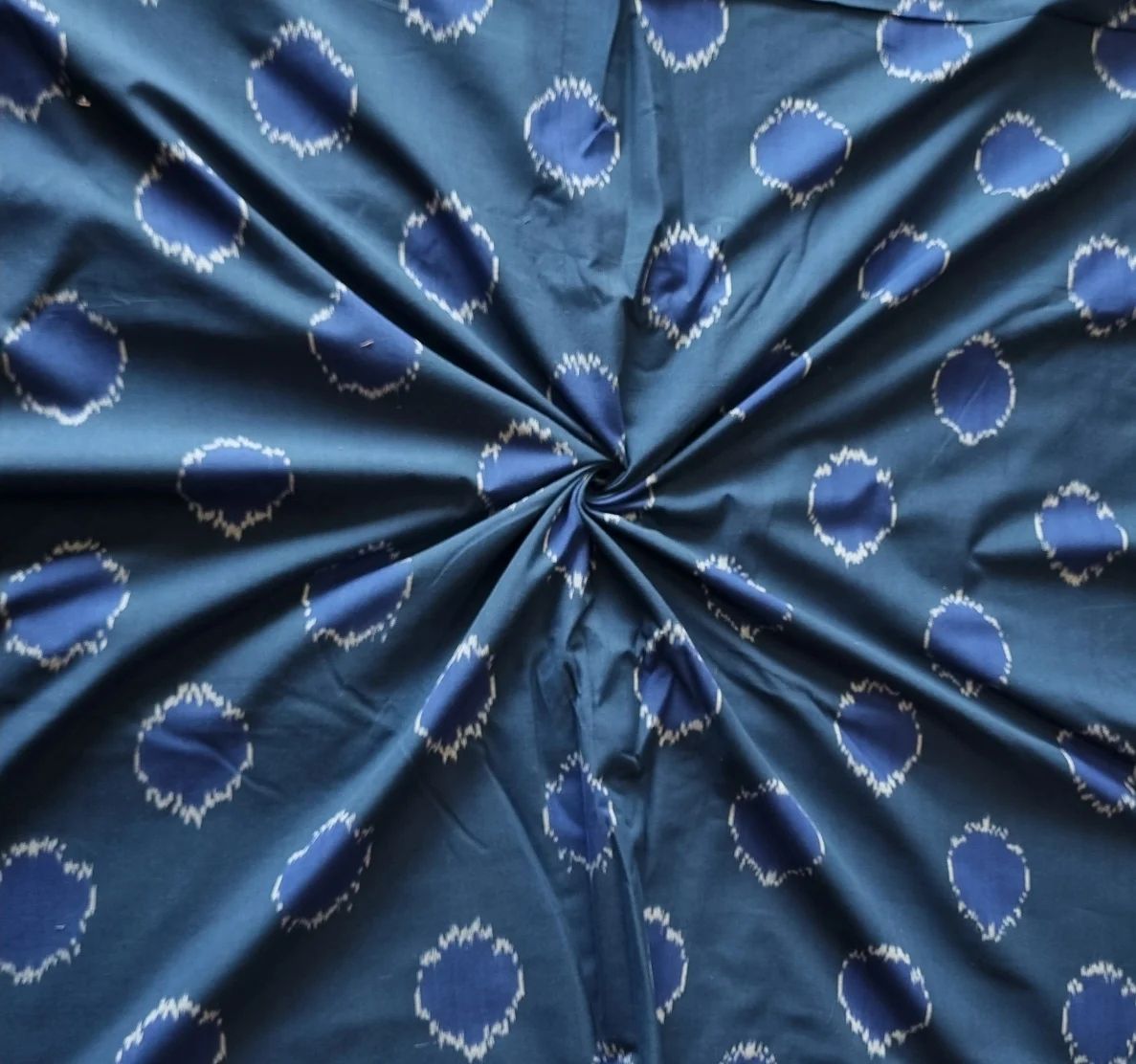 wp-17745418018584578603599350027198.webp 2/60 IKAT HANDLOOM COTTON FABRIC 45 INCH WIDTH - Image 1